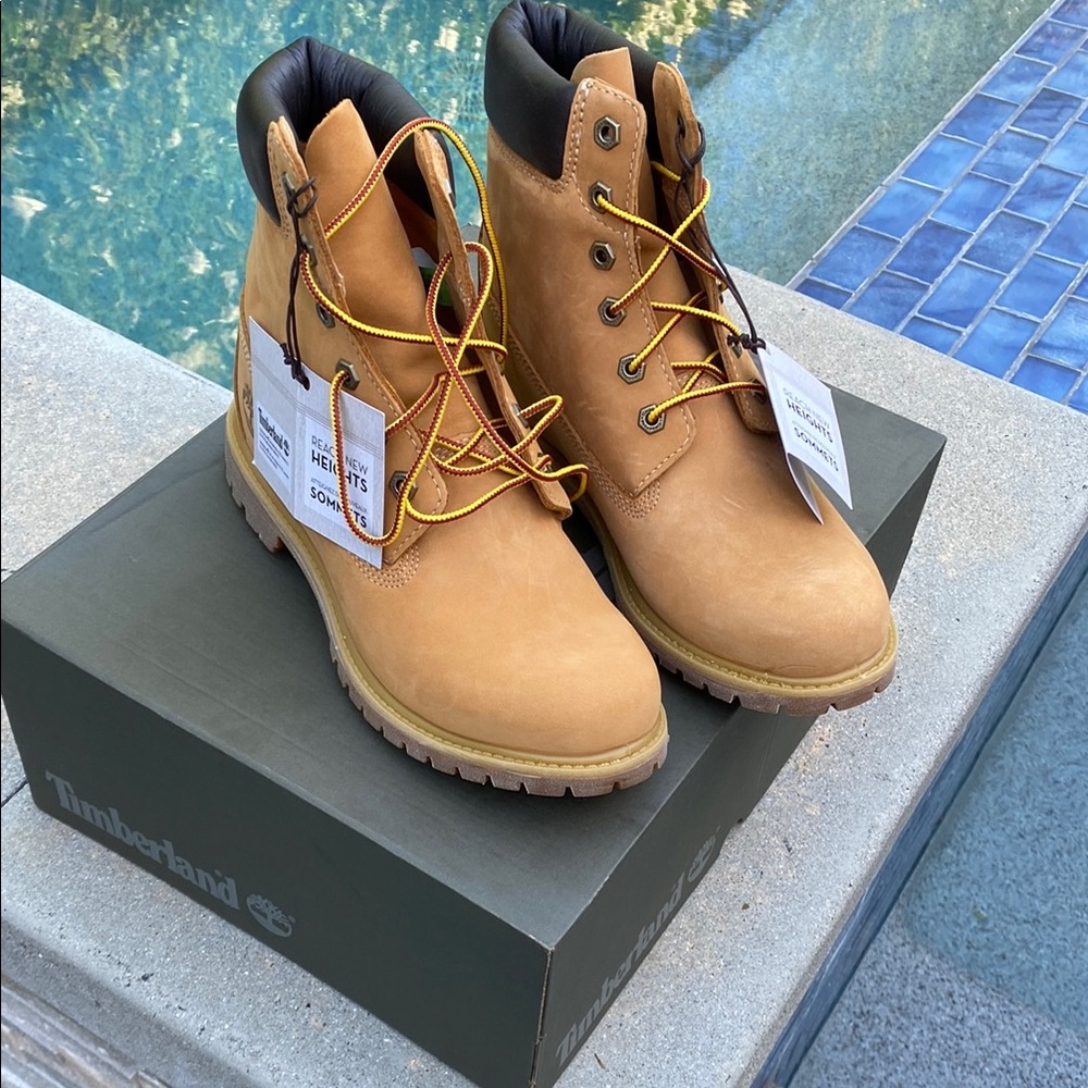 Timberland Tan and Black Boots with Nubuck Leather and Padded Collar